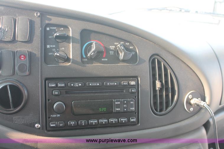 image for item C2761 2007 Ford E450 Super Duty transit bus