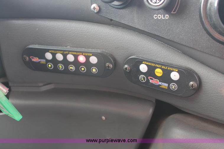 image for item C2761 2007 Ford E450 Super Duty transit bus