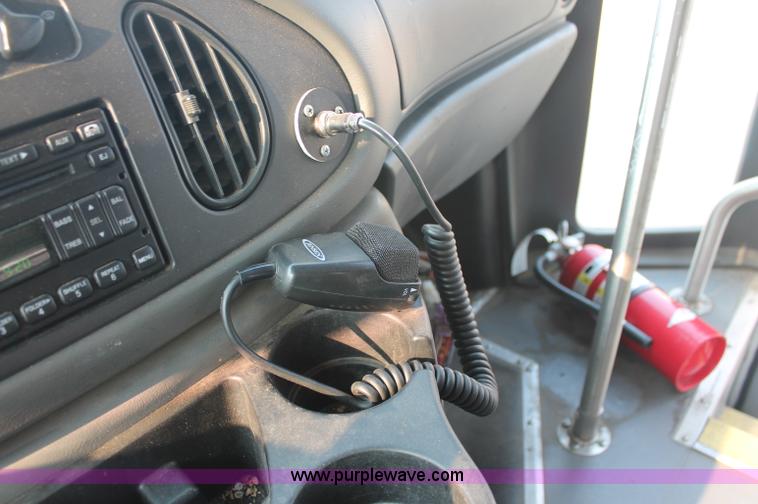 image for item C2761 2007 Ford E450 Super Duty transit bus