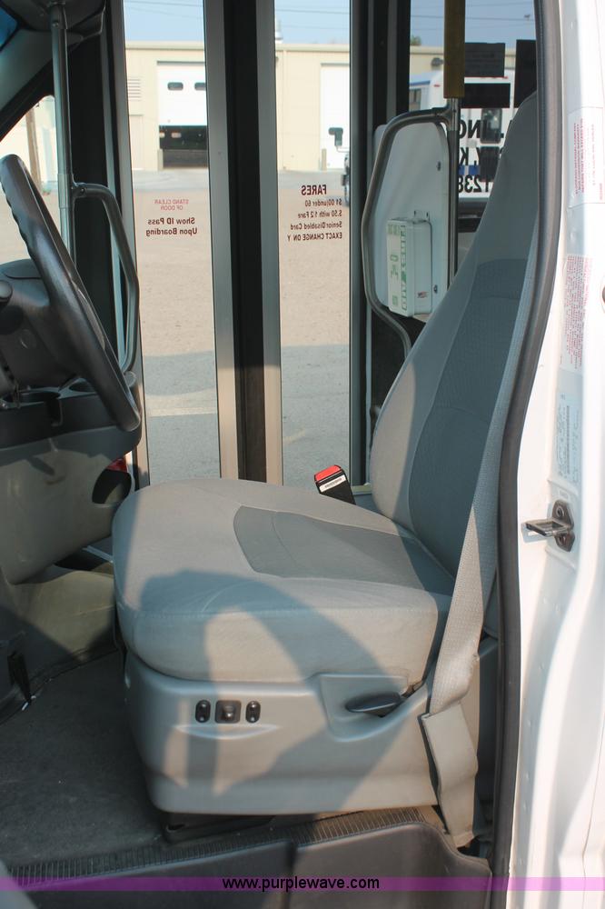 image for item C2761 2007 Ford E450 Super Duty transit bus