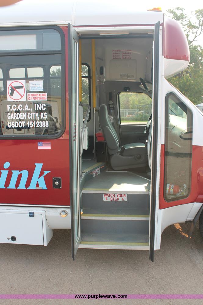 image for item C2761 2007 Ford E450 Super Duty transit bus
