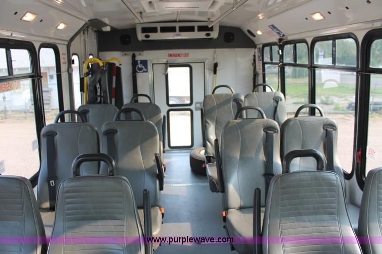 image for item C2761 2007 Ford E450 Super Duty transit bus