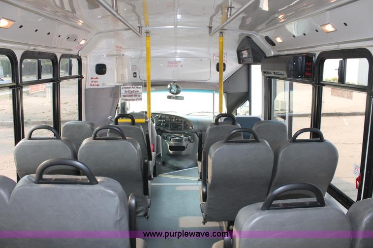 image for item C2761 2007 Ford E450 Super Duty transit bus
