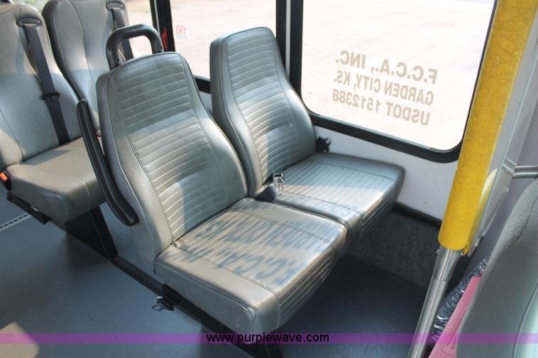 image for item C2761 2007 Ford E450 Super Duty transit bus