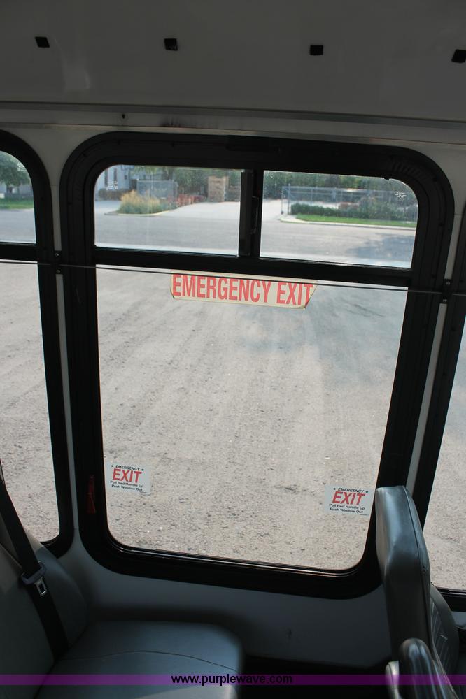 image for item C2761 2007 Ford E450 Super Duty transit bus