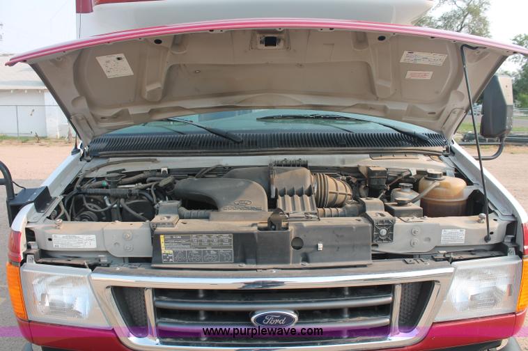 image for item C2761 2007 Ford E450 Super Duty transit bus