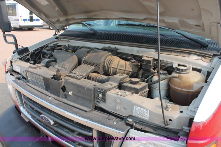 image for item C2761 2007 Ford E450 Super Duty transit bus