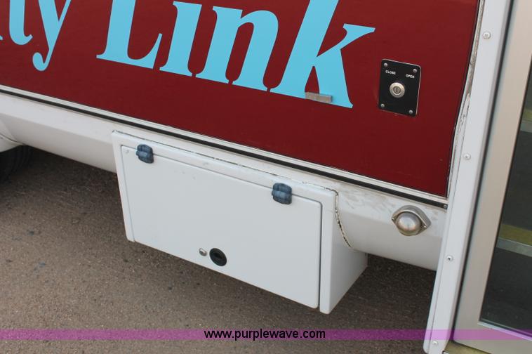 image for item C2761 2007 Ford E450 Super Duty transit bus