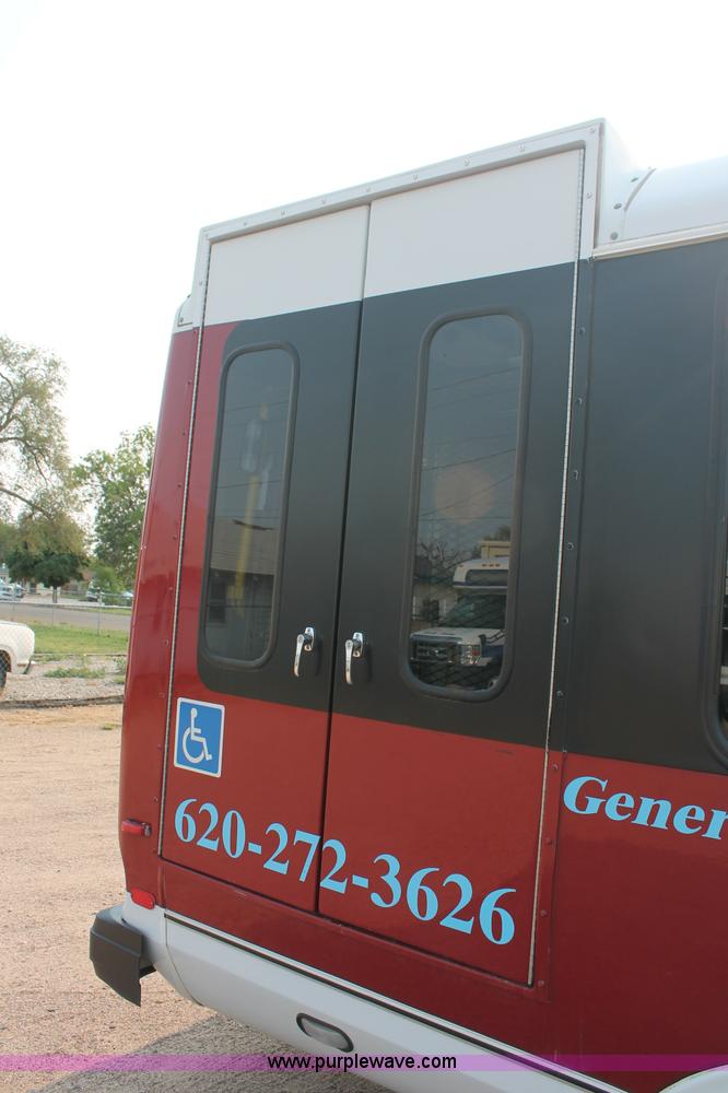 image for item C2761 2007 Ford E450 Super Duty transit bus