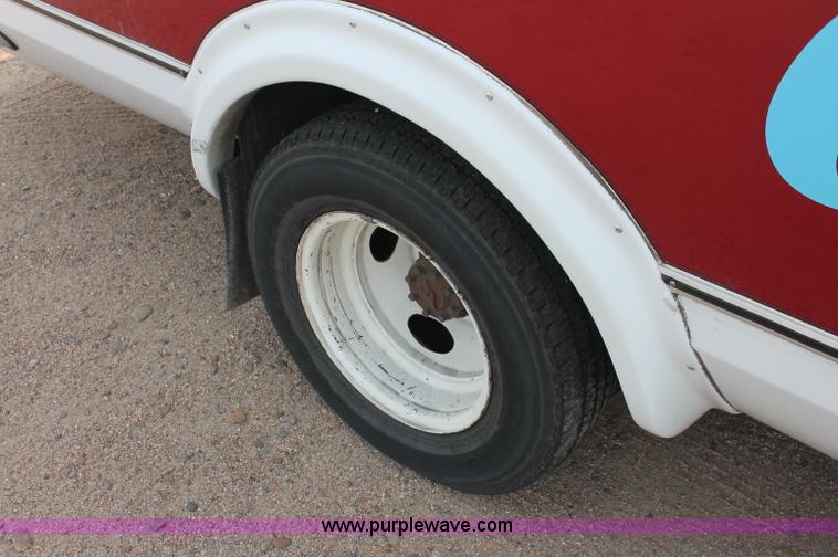 image for item C2761 2007 Ford E450 Super Duty transit bus