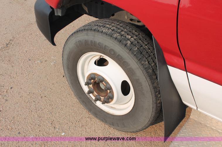 image for item C2761 2007 Ford E450 Super Duty transit bus