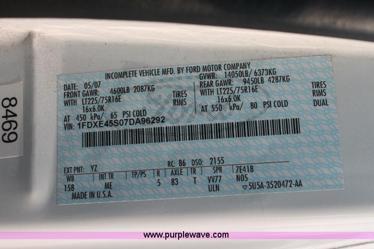 image for item C2761 2007 Ford E450 Super Duty transit bus