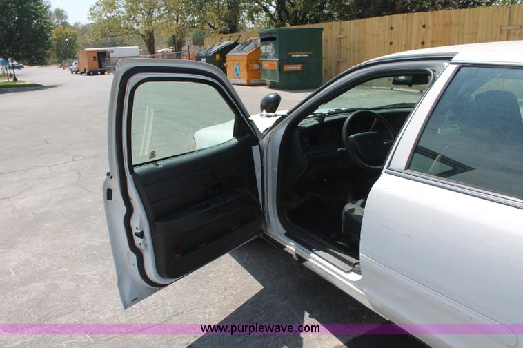 image for item C2774 2007 Ford Crown Victoria Police Interceptor