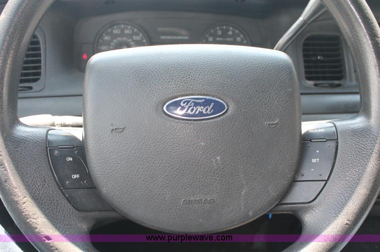 image for item C2774 2007 Ford Crown Victoria Police Interceptor