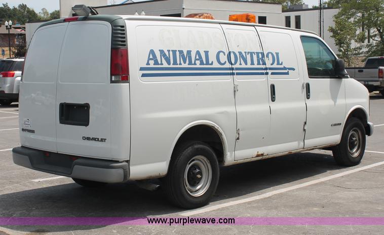 image for item C2777 2002 Chevrolet G2500 Express cargo van