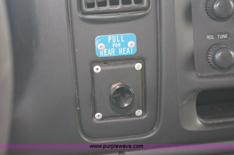 image for item C2777 2002 Chevrolet G2500 Express cargo van