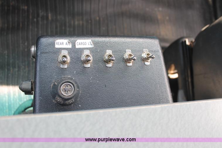 image for item C2777 2002 Chevrolet G2500 Express cargo van