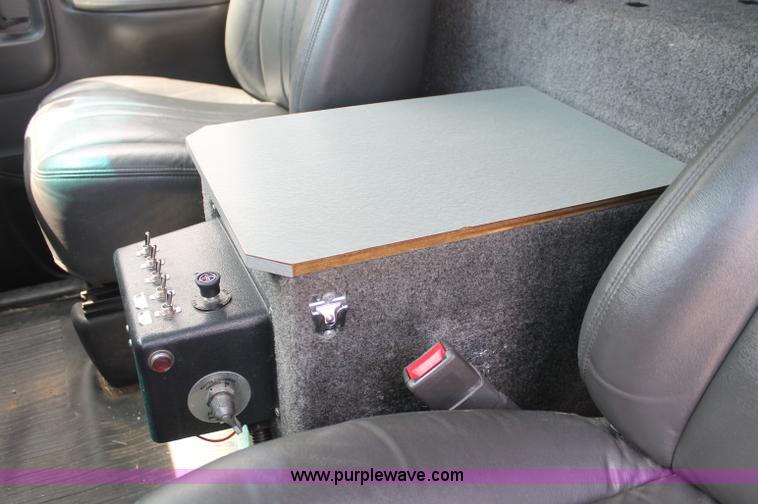 image for item C2777 2002 Chevrolet G2500 Express cargo van