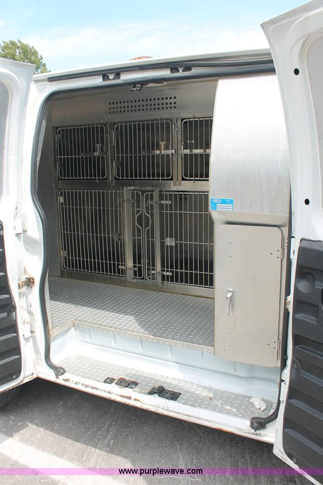 image for item C2777 2002 Chevrolet G2500 Express cargo van