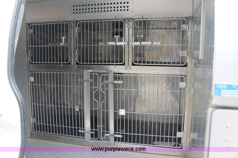 image for item C2777 2002 Chevrolet G2500 Express cargo van