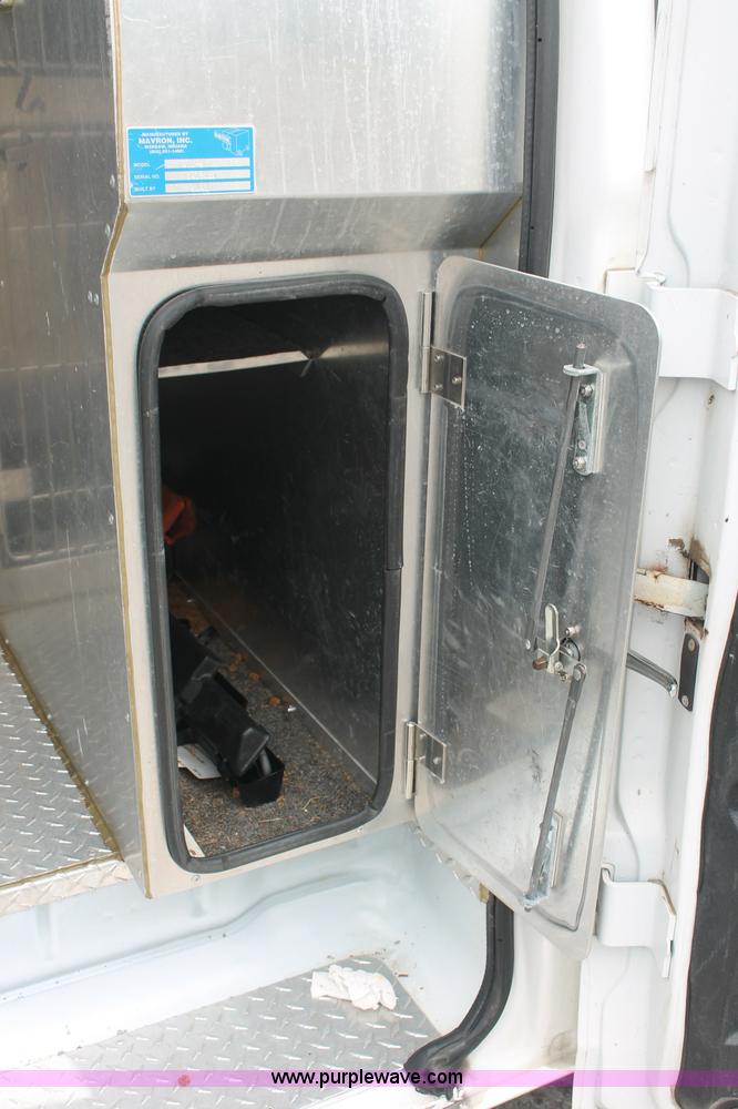 image for item C2777 2002 Chevrolet G2500 Express cargo van