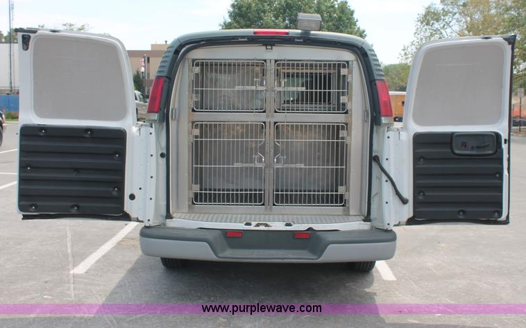 image for item C2777 2002 Chevrolet G2500 Express cargo van