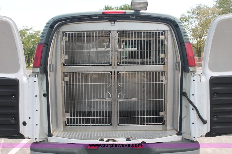 image for item C2777 2002 Chevrolet G2500 Express cargo van