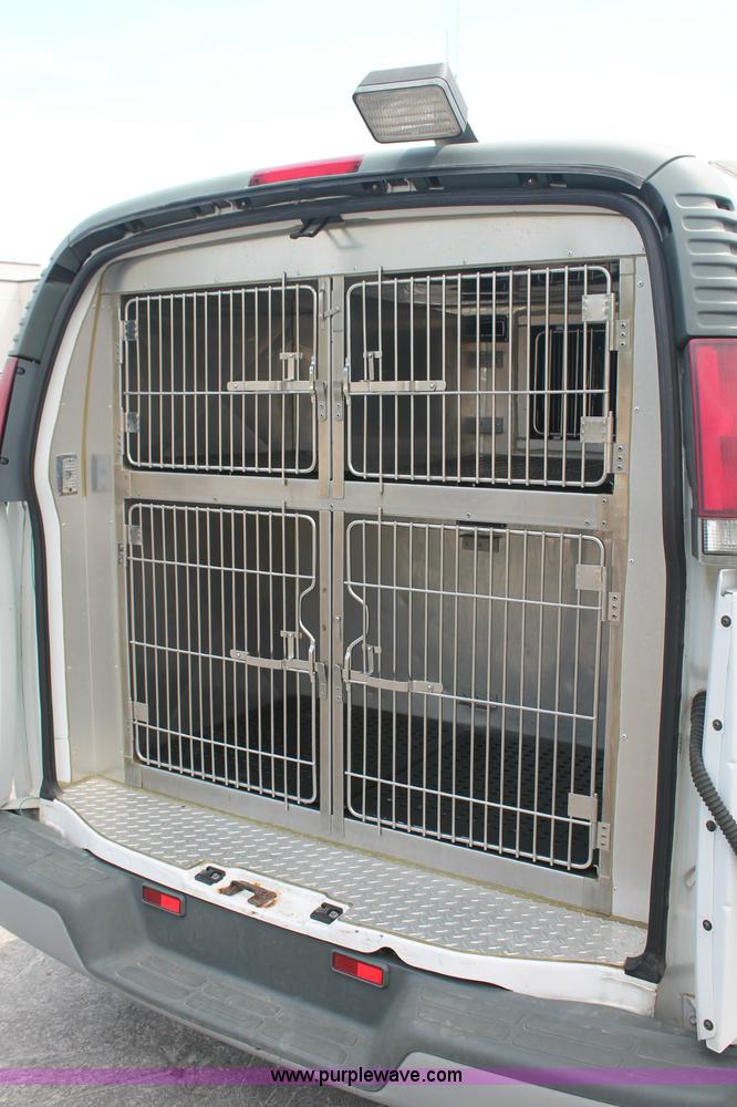 image for item C2777 2002 Chevrolet G2500 Express cargo van