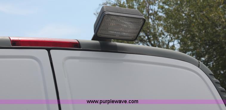 image for item C2777 2002 Chevrolet G2500 Express cargo van