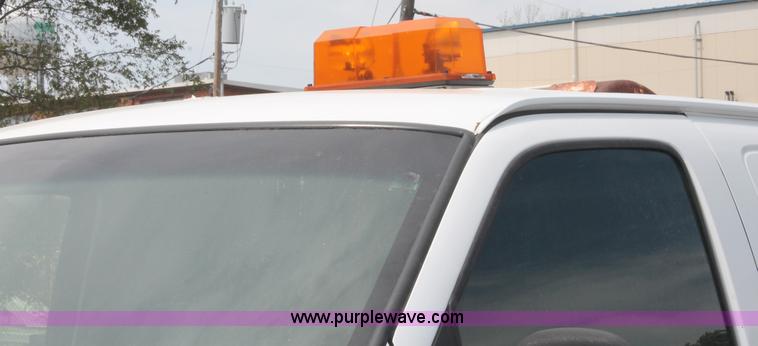 image for item C2777 2002 Chevrolet G2500 Express cargo van