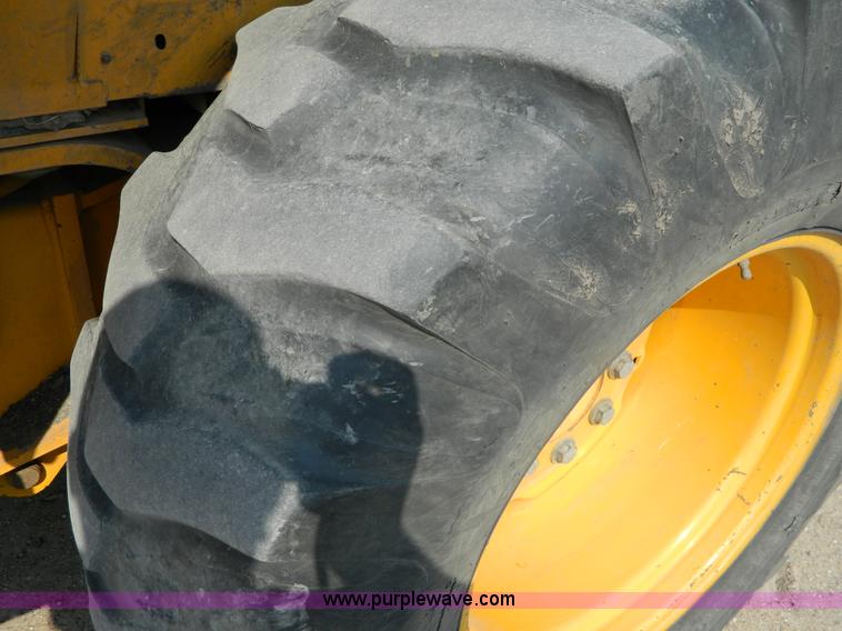 image for item D3859 1990 John Deere 310C backhoe