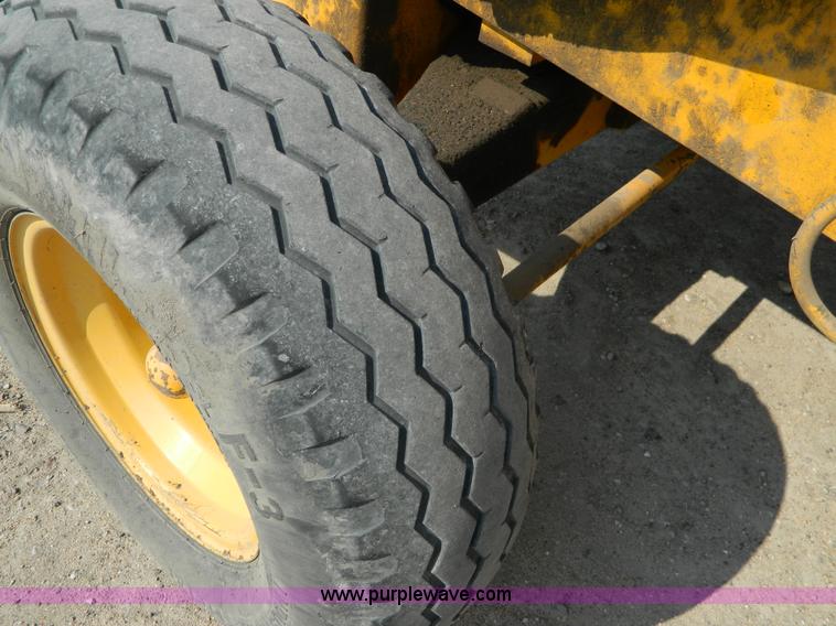 image for item D3859 1990 John Deere 310C backhoe