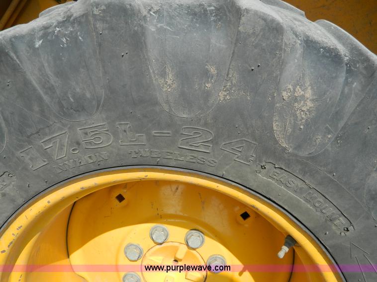 image for item D3859 1990 John Deere 310C backhoe