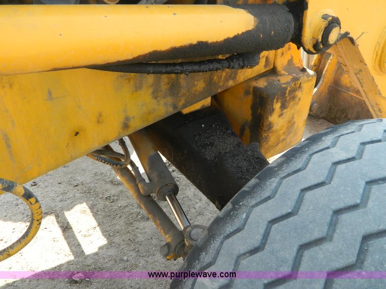 image for item D3859 1990 John Deere 310C backhoe