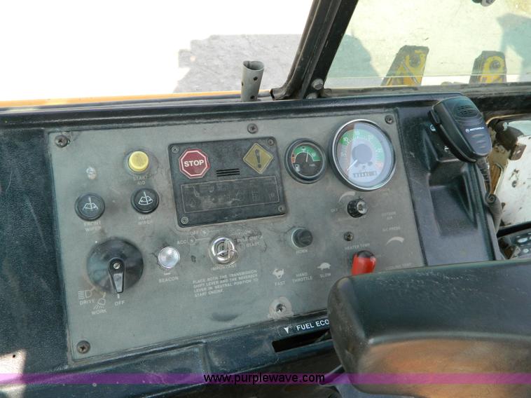 image for item D3859 1990 John Deere 310C backhoe