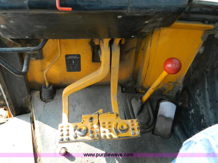 image for item D3859 1990 John Deere 310C backhoe