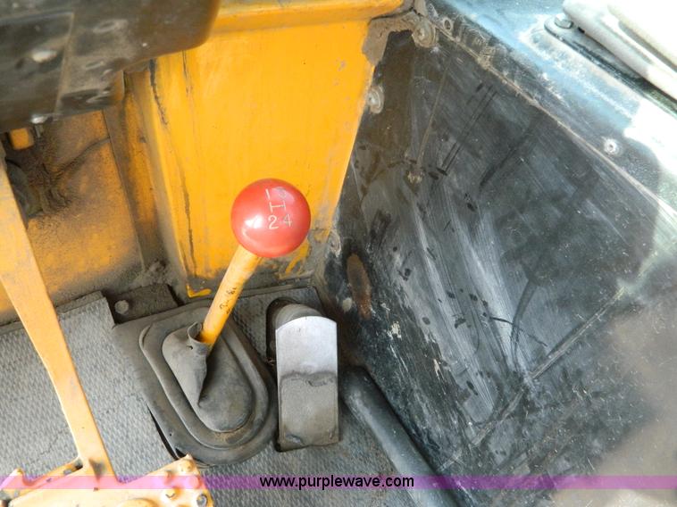 image for item D3859 1990 John Deere 310C backhoe