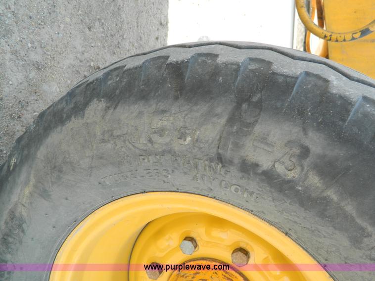 image for item D3859 1990 John Deere 310C backhoe