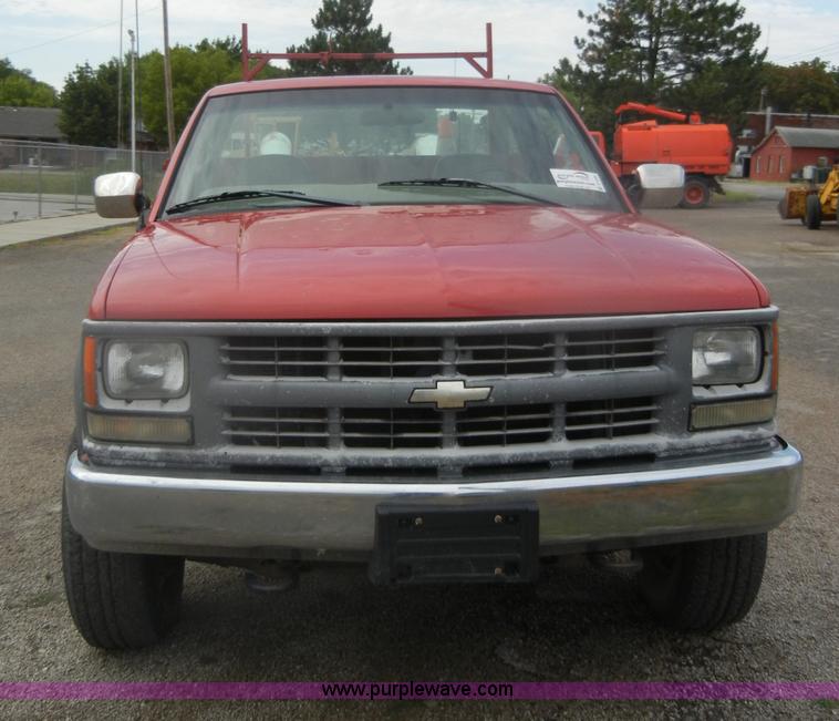 image for item D4395 1998 Chevrolet Cheyenne K2500 pickup truck