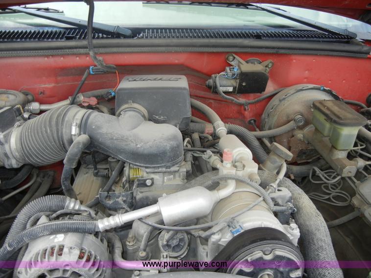 image for item D4395 1998 Chevrolet Cheyenne K2500 pickup truck