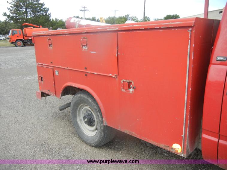 image for item D4395 1998 Chevrolet Cheyenne K2500 pickup truck