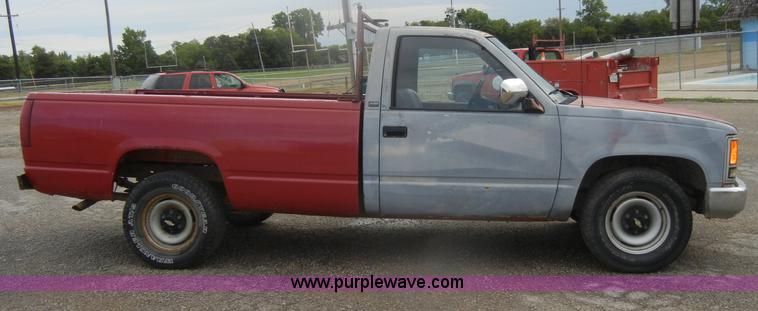 image for item D4396 1990 Chevrolet Cheyenne C2500 pickup truck
