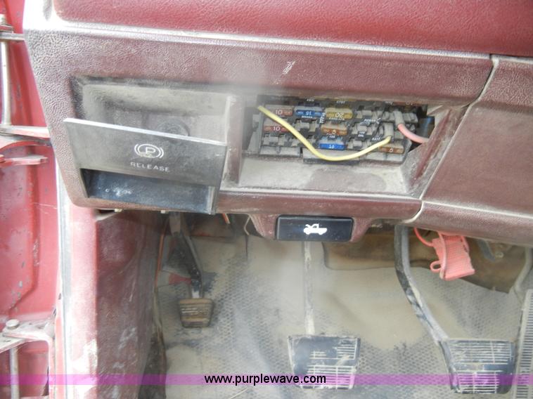 image for item D4396 1990 Chevrolet Cheyenne C2500 pickup truck