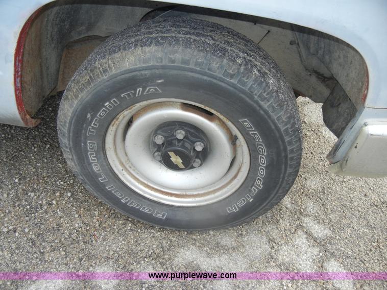 image for item D4396 1990 Chevrolet Cheyenne C2500 pickup truck