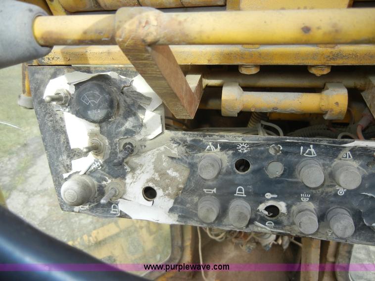 image for item D4397 1979 Champion 715 motor grader