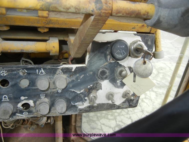 image for item D4397 1979 Champion 715 motor grader