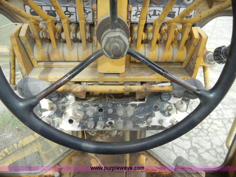 image for item D4397 1979 Champion 715 motor grader