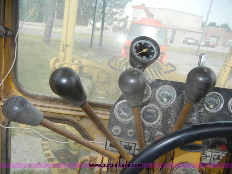 image for item D4397 1979 Champion 715 motor grader