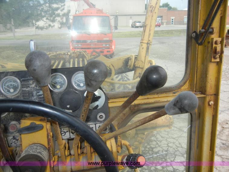 image for item D4397 1979 Champion 715 motor grader