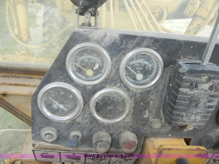 image for item D4397 1979 Champion 715 motor grader